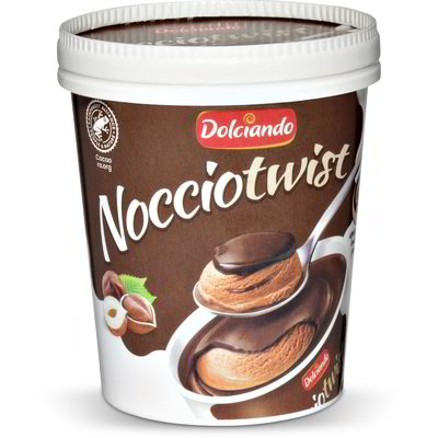 Gelato alla nocciola con crema spalmabile alle nocciole e al cacao