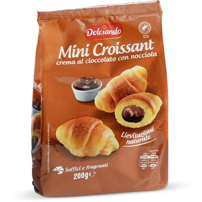 Mini croissant con crema al cioccolato con nocciola
