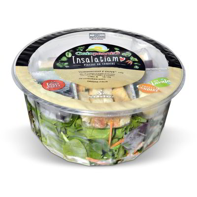 Insalata con formaggio e olive