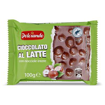 Cioccolato al latte con nocciole intere