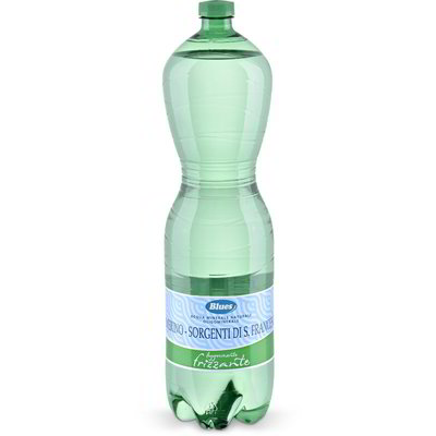 Acqua leggermente frizzante