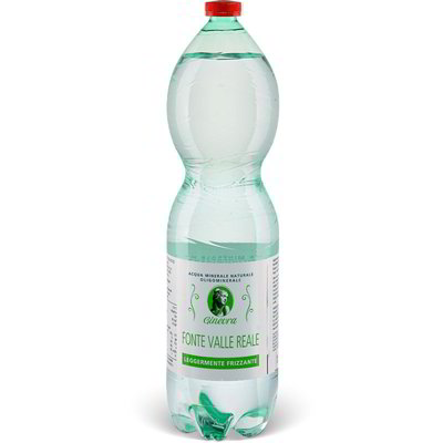 Acqua leggermente frizzante