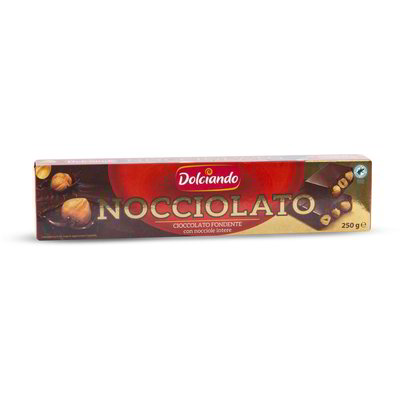 Cioccolato fondente e nocciole intere